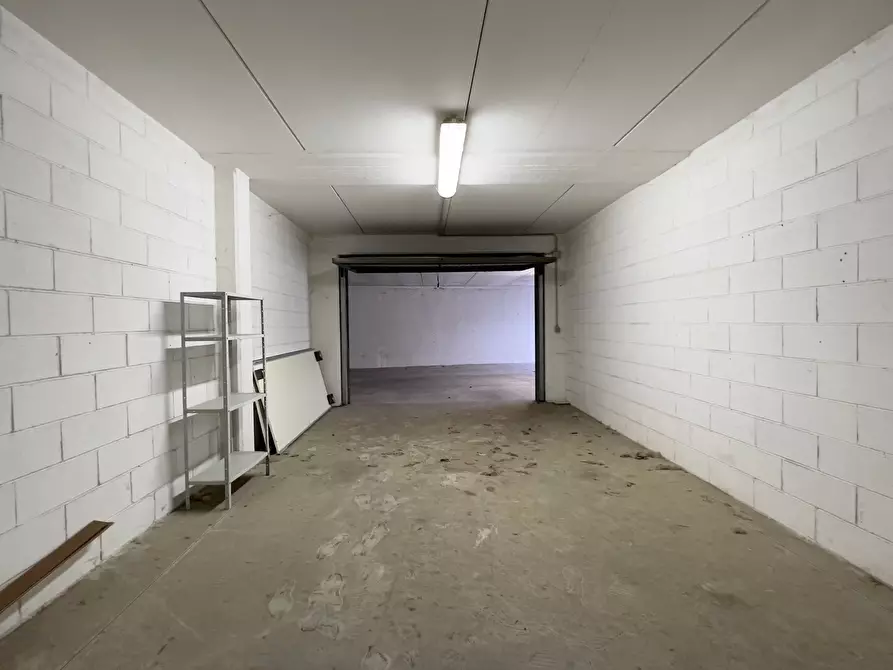 Immagine 1 di Garage in vendita  in Via Leopardi a Borgosatollo