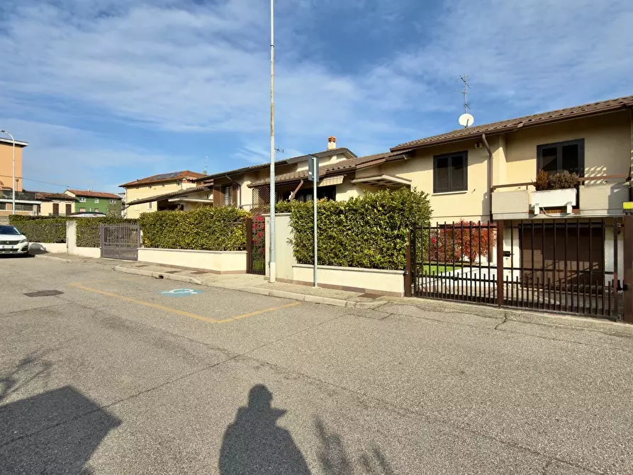 Immagine 18 di Villetta a schiera in vendita  a San Zeno Naviglio