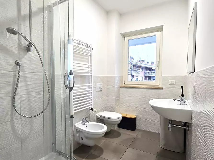 Immagine 17 di Bilocale in vendita  in Via Guglielmo Petroni 38 a Roma