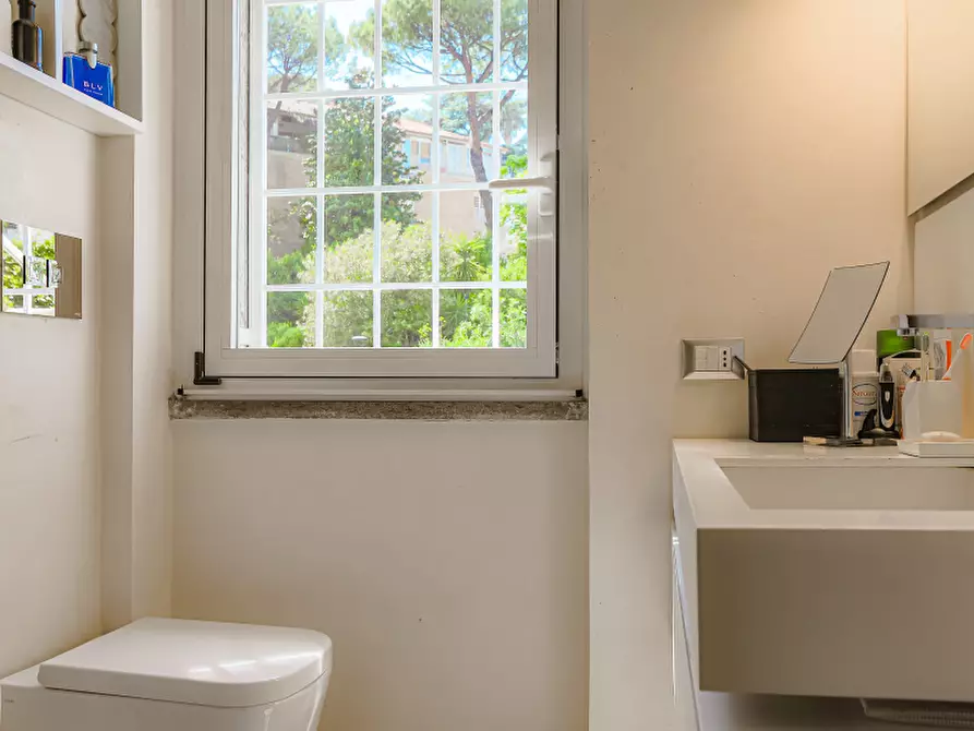 Immagine 3 di Pentalocale in vendita  in Via Misurina a Roma