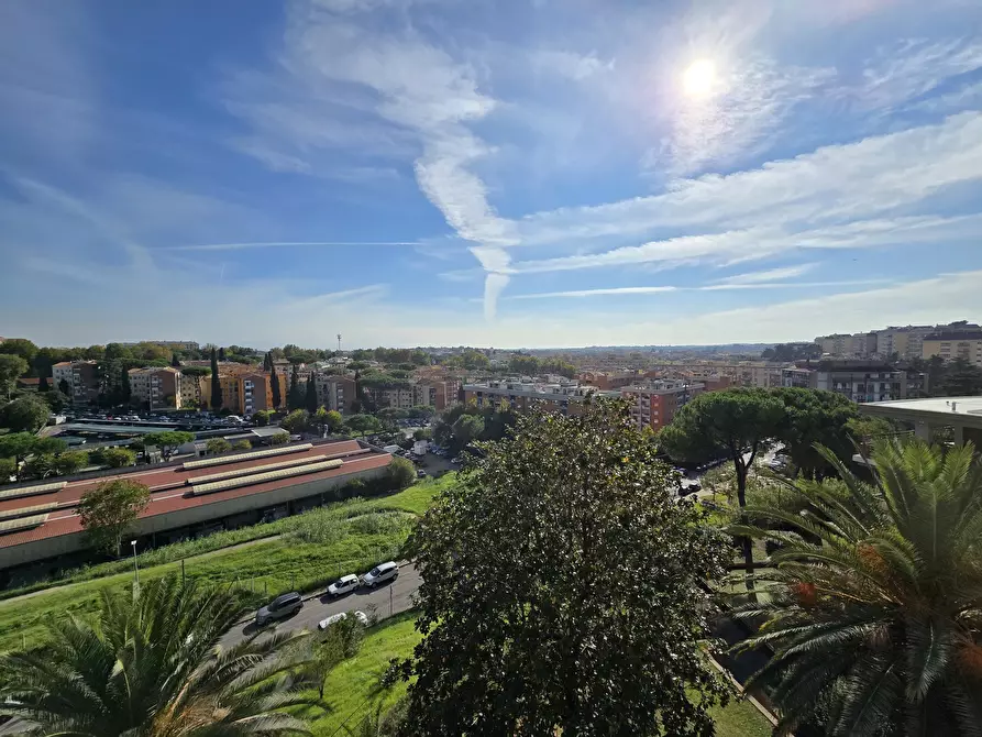 Immagine 1 di Attico in vendita  in Via Angiolo Cabrini 8 a Roma