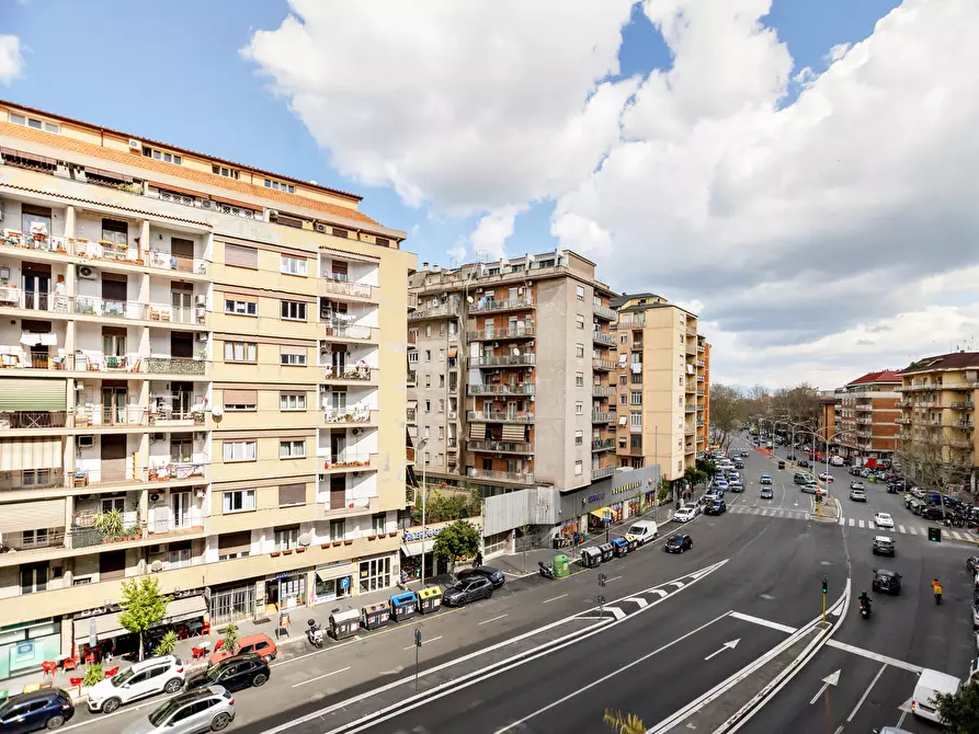 Immagine 31 di Bilocale in vendita  in Via Tiburtina 602 a Roma