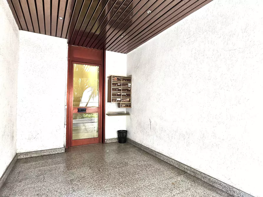 Immagine 28 di Palazzo in vendita  in Via degli Abeti 29 a Roma