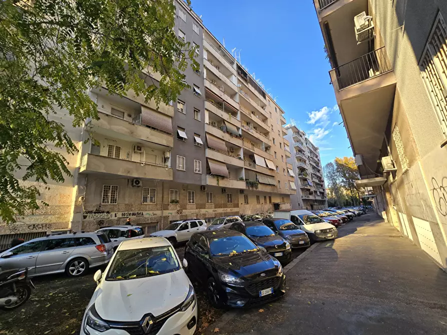 Immagine 21 di Bilocale in vendita  in Via Val Savio 8 a Roma