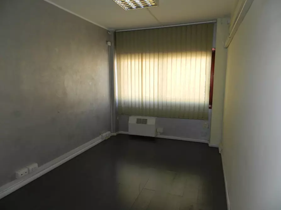 Immagine 5 di Ufficio in affitto  in via degli abeti 29 a Roma