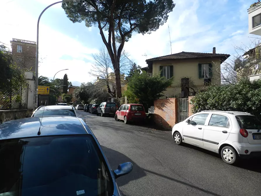 Immagine 13 di Magazzino in vendita  in Via Passo del Furlo 31 a Roma