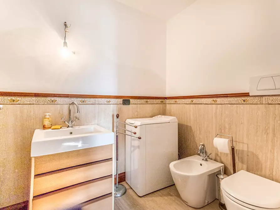 Immagine 26 di Trilocale in vendita  in Viale Capitan Casella 34 a Roma