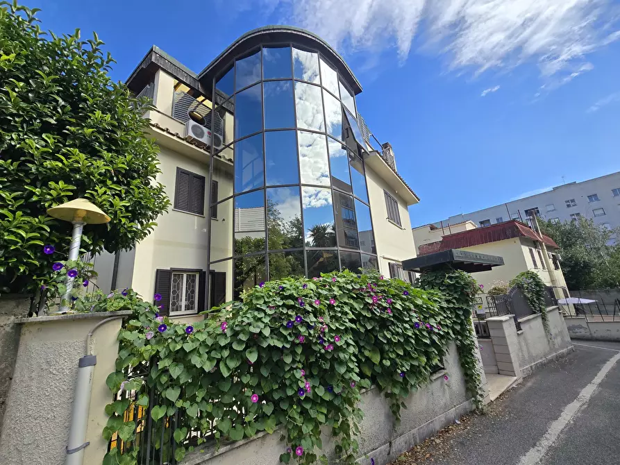 Immagine 1 di Quadrilocale in vendita  in Via Ramiro Fabiani 116 a Roma