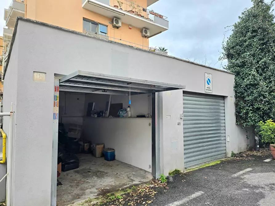 Immagine 4 di Garage in vendita  in Via delle Egadi 16 a Roma