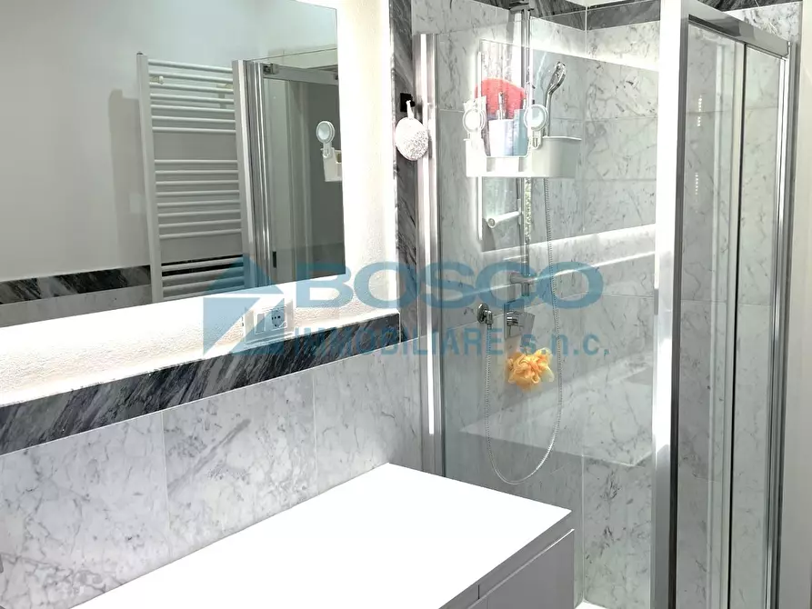 Immagine 12 di Quadrilocale in vendita  in Viale S. Bartolomeo a La Spezia