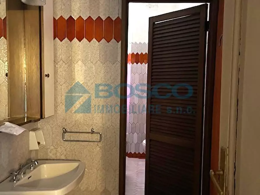 Immagine 29 di Pentalocale in vendita  in Viale Italia 25 a La Spezia