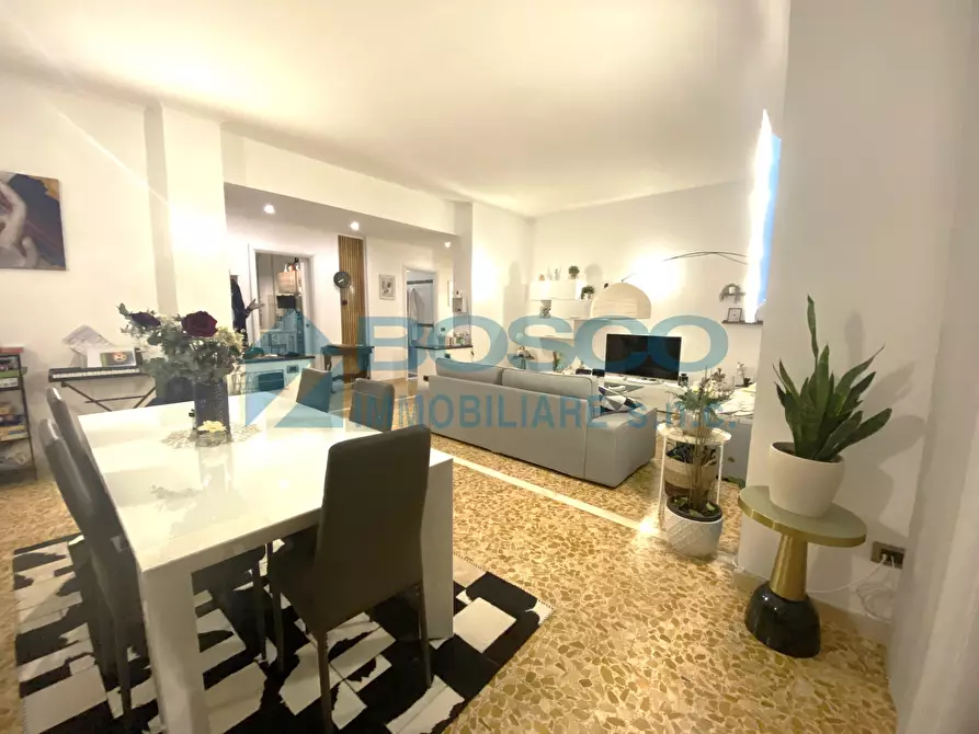 Immagine 5 di Pentalocale in vendita  in Via Emanuele Gianturco a La Spezia