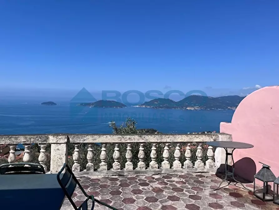 Immagine 1 di Villa in vendita  in La Serra a Lerici