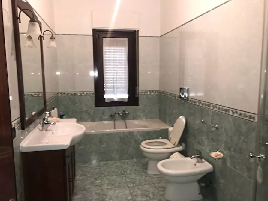 Immagine 9 di Quadrilocale in vendita  in Via Rosario Gagliardi a Siracusa