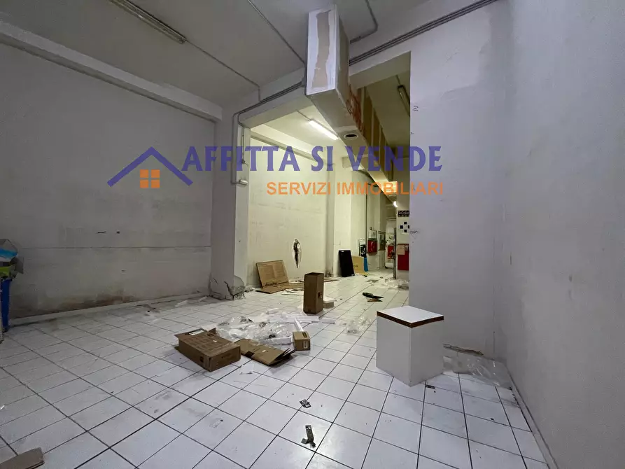 Immagine 6 di Locale commerciale in affitto  in Via Tevere 72 a Siracusa