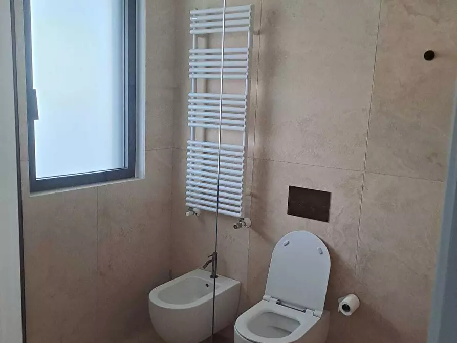 Immagine 12 di Trilocale in affitto  a Pescara