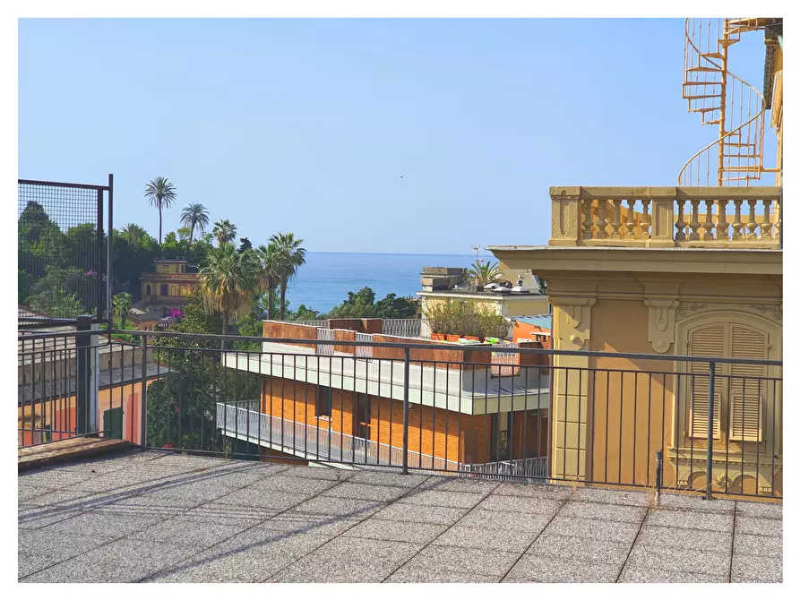 Immagine 24 di Trilocale in vendita  a Rapallo