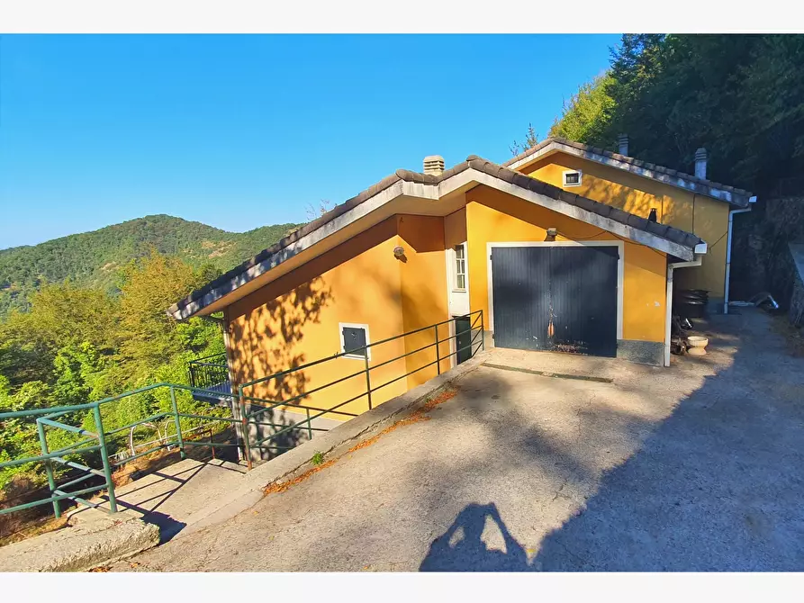 Immagine 1 di Villa in vendita  a Rapallo