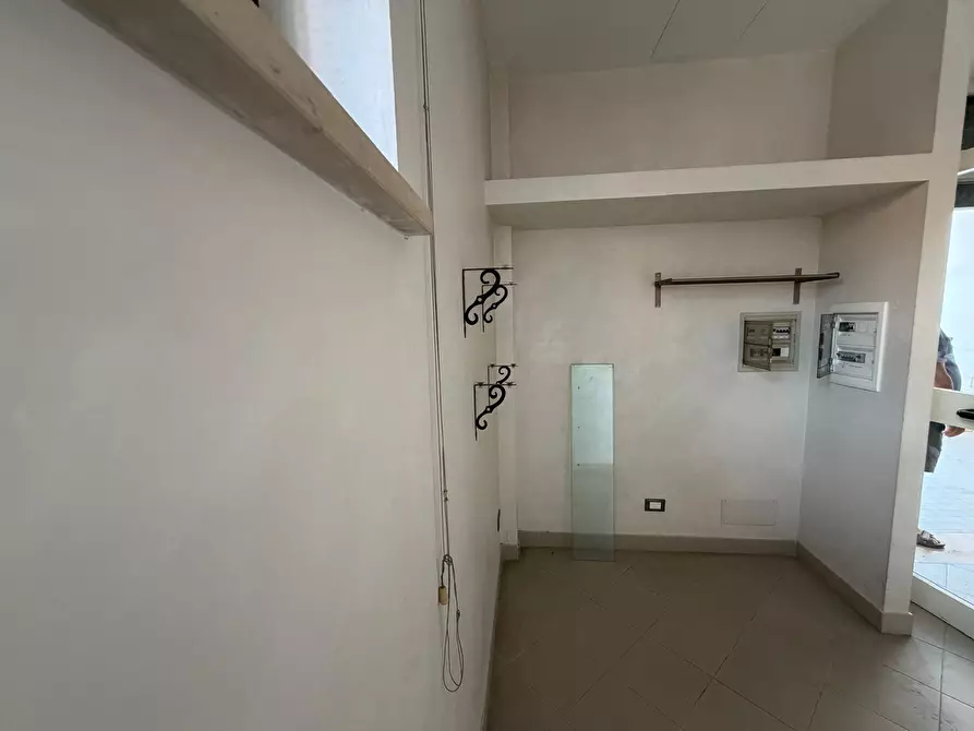 Immagine 10 di Locale commerciale in vendita  a Fiano Romano