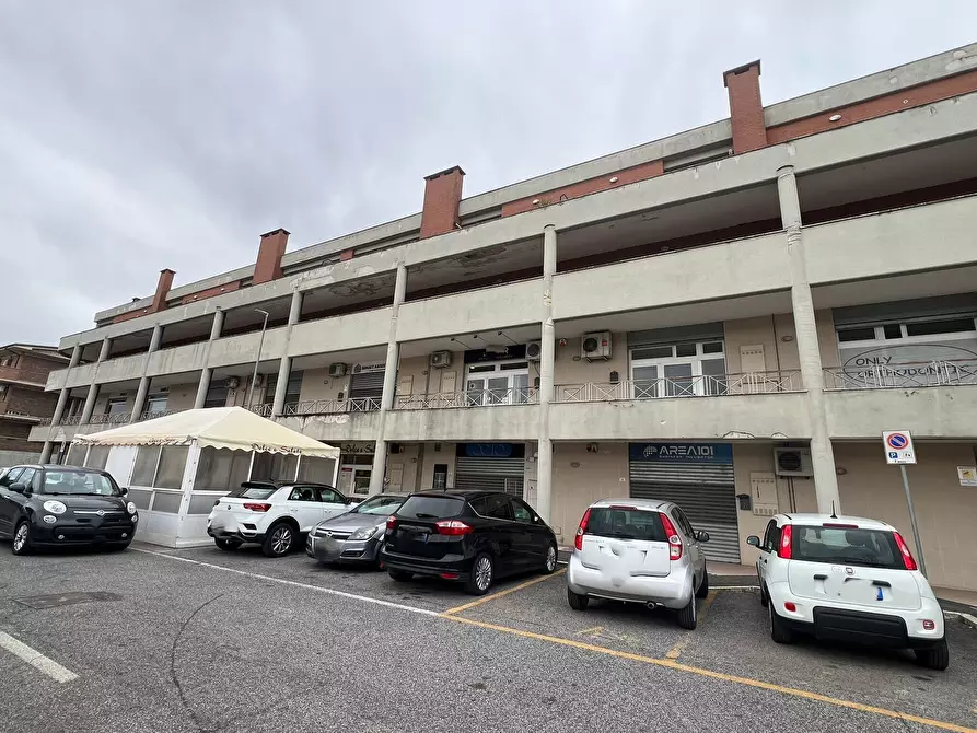 Immagine 1 di Locale commerciale in affitto  a Fiano Romano