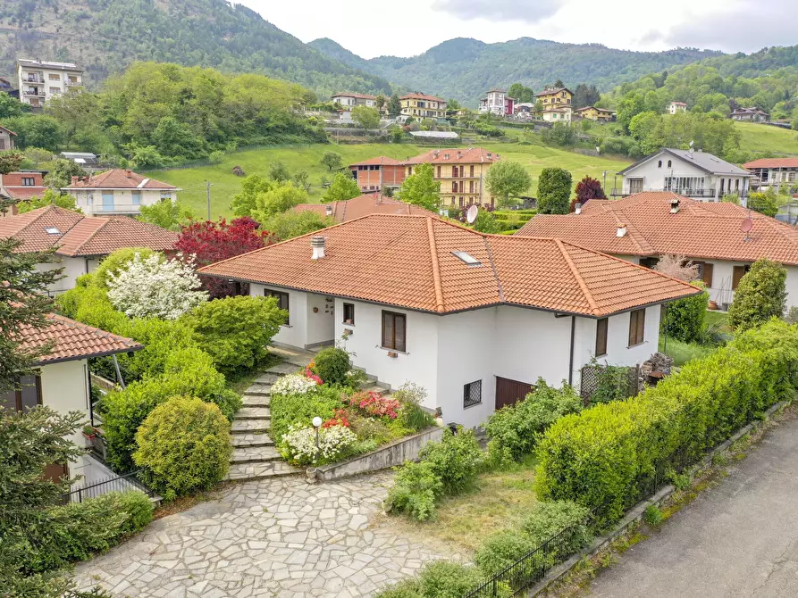 Immagine 1 di Villa in vendita  in Via Loreto 86 a Lanzo Torinese