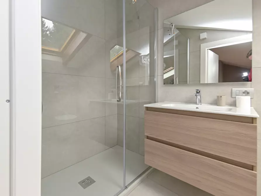 Immagine 18 di Mansarda in affitto  in strada ponte verde 5/10 a Torino