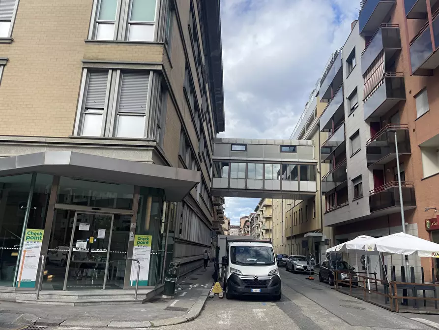 Immagine 6 di Locale commerciale in vendita  in Via Cellini 7C a Torino