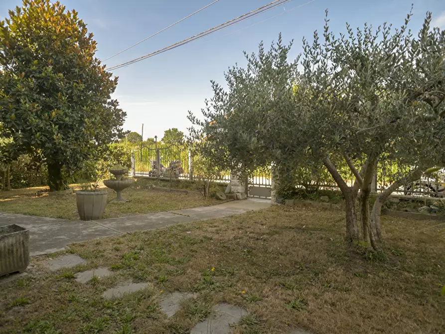 Immagine 4 di Casa bifamiliare in vendita  in Via Settimo 80 a Leini