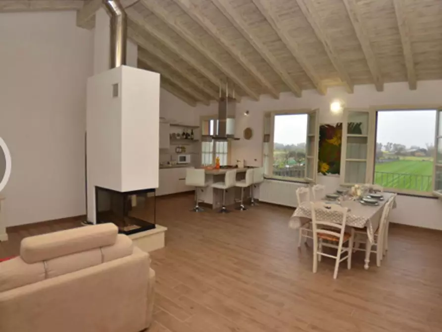Immagine 2 di Villa in affitto  a Cascina