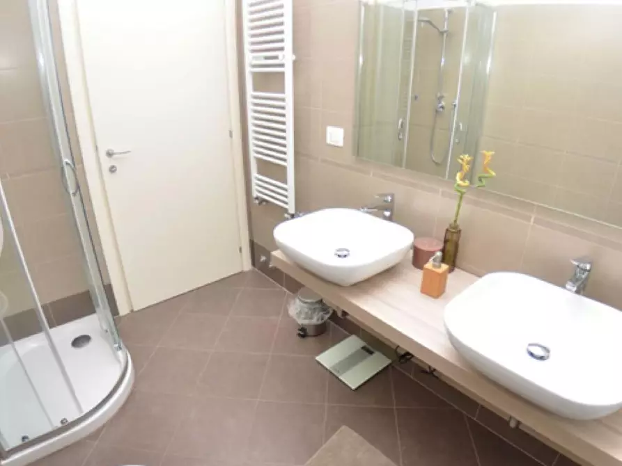 Immagine 6 di Villa in affitto  a Cascina