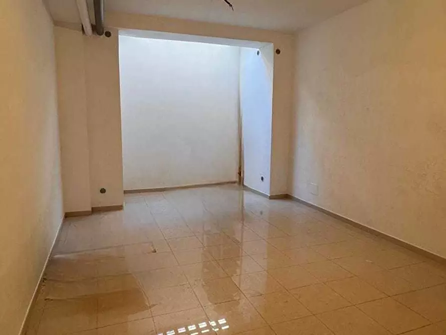 Immagine 7 di Locale commerciale in vendita  in via roma a Monopoli