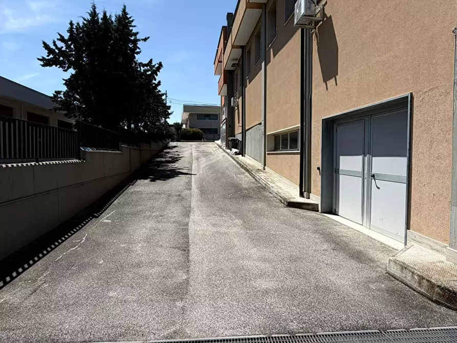 Immagine 27 di Attività artigianale in vendita  in Via Eugenio Montale 3 a Monopoli