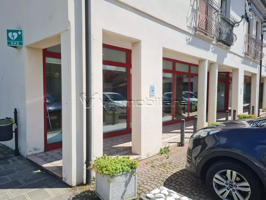 Immagine 4 di Locale commerciale in affitto  in via Roma a Poiana Maggiore