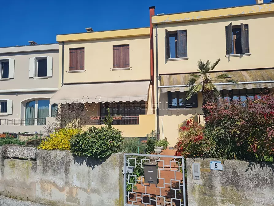 Immagine 3 di Villetta a schiera in vendita  in Via Giacomo Leopardi 3 a Noventa Vicentina