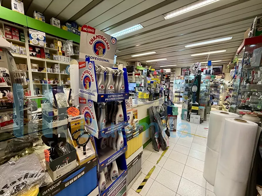 Immagine 8 di Attività commerciale in vendita  a Bologna