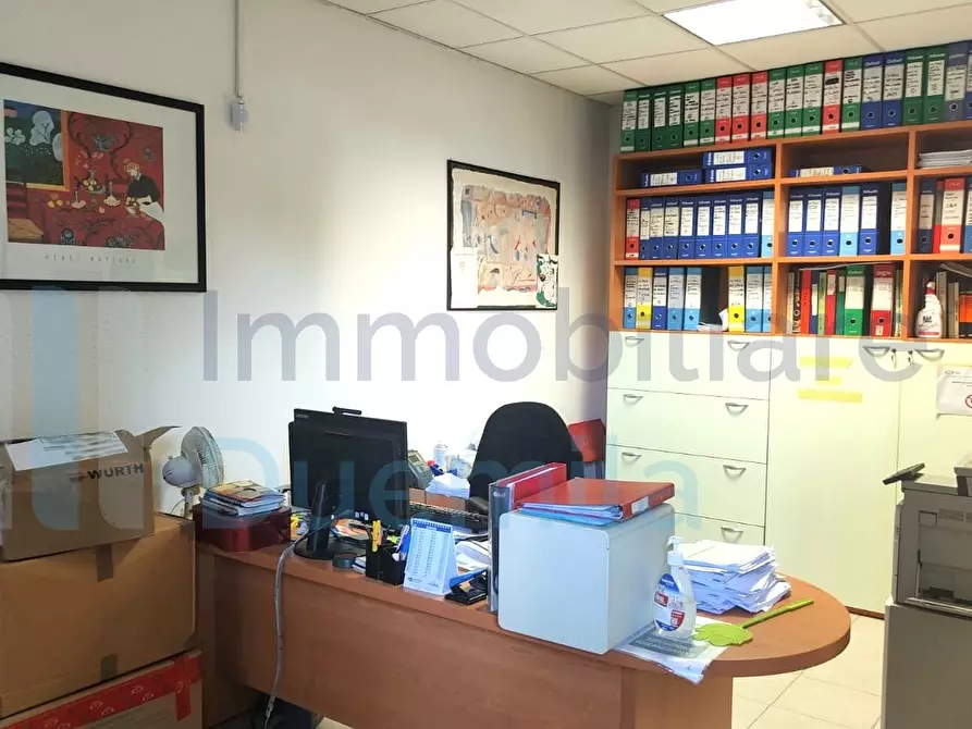 Immagine 21 di Attività artigianale in vendita  a Ferrara