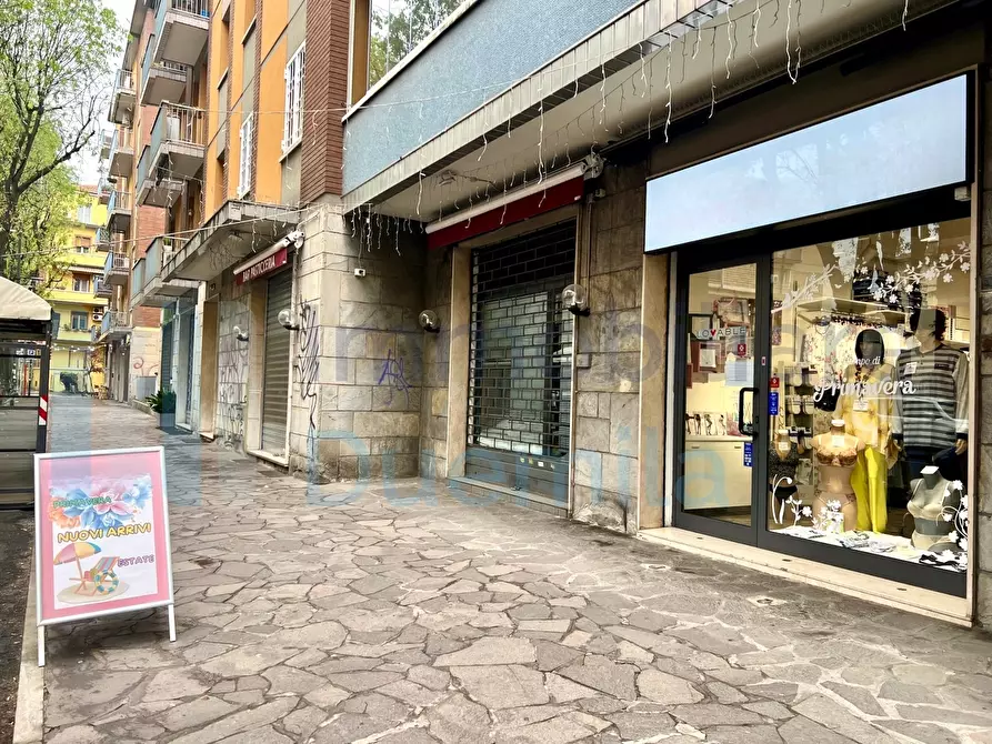 Immagine 14 di Attività commerciale in vendita  a Bologna