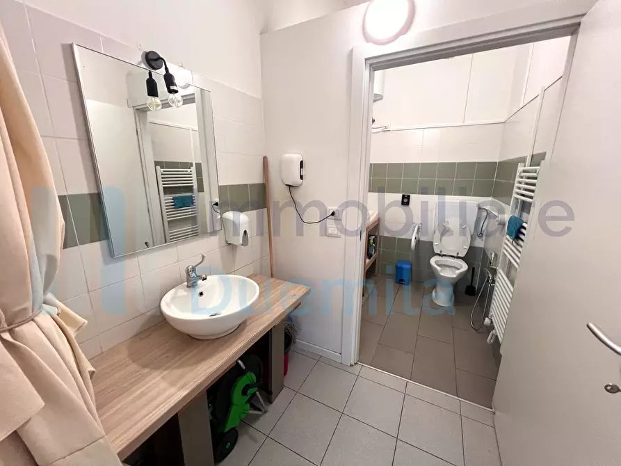 Immagine 16 di Locale commerciale in vendita  a Casalecchio Di Reno