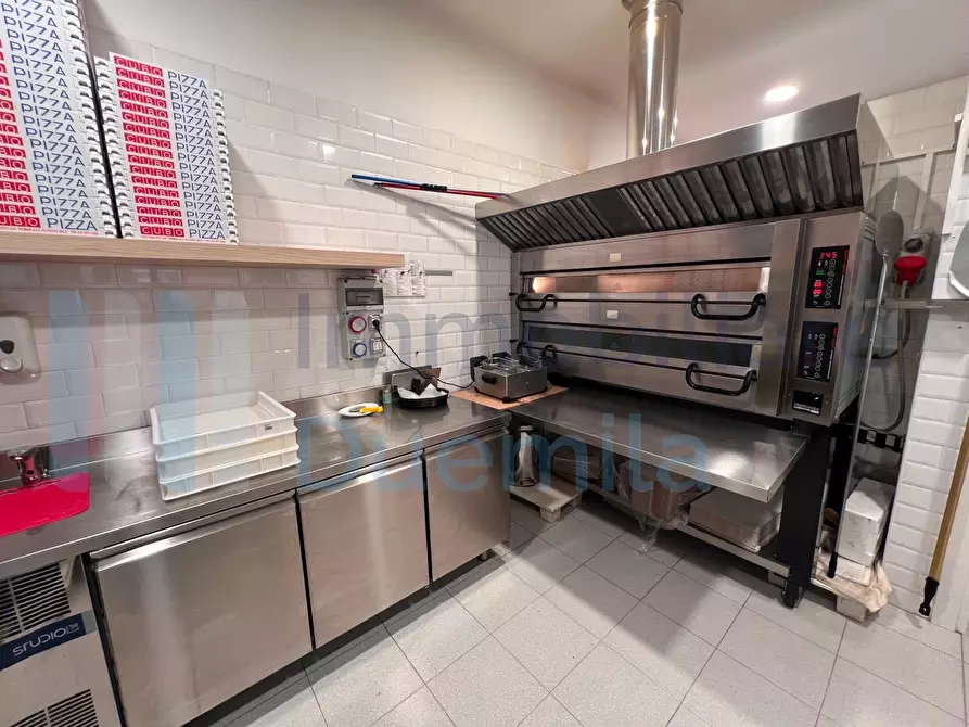 Immagine 13 di Locale commerciale in vendita  a Casalecchio Di Reno