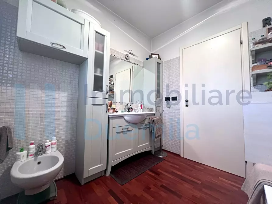 Immagine 34 di Pentalocale in vendita  a Bologna