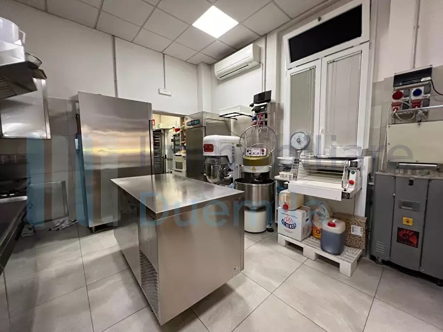 Immagine 8 di Attività artigianale in vendita  a Bologna