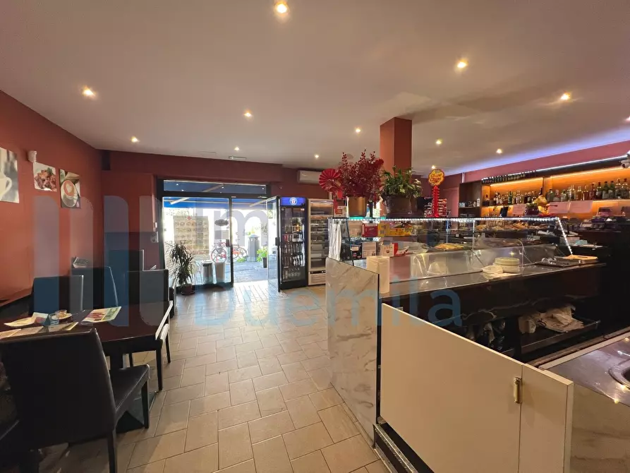 Immagine 11 di Locale commerciale in vendita  a Bologna