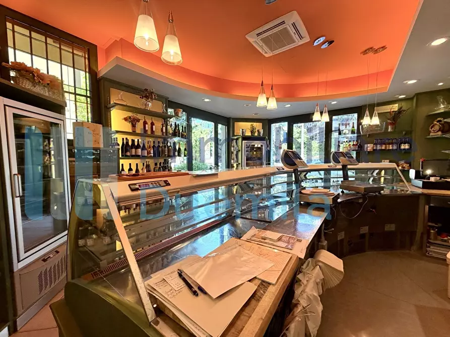 Immagine 8 di Attività artigianale in vendita  a Bologna