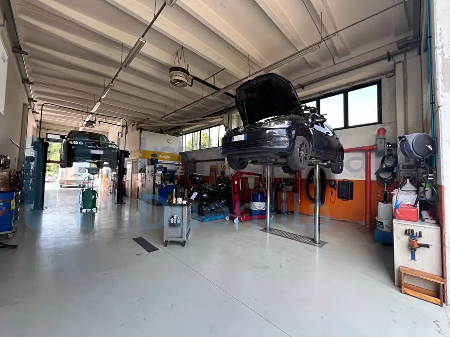 Immagine 2 di Attività artigianale in vendita  a Imola