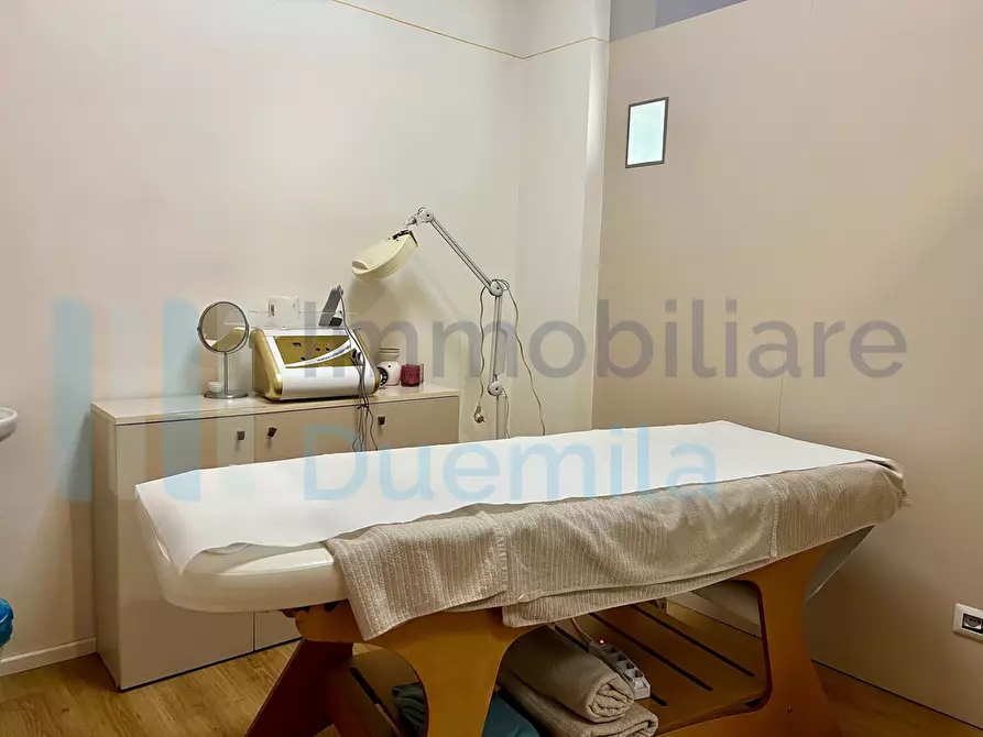 Immagine 10 di Attività artigianale in vendita  a Bologna