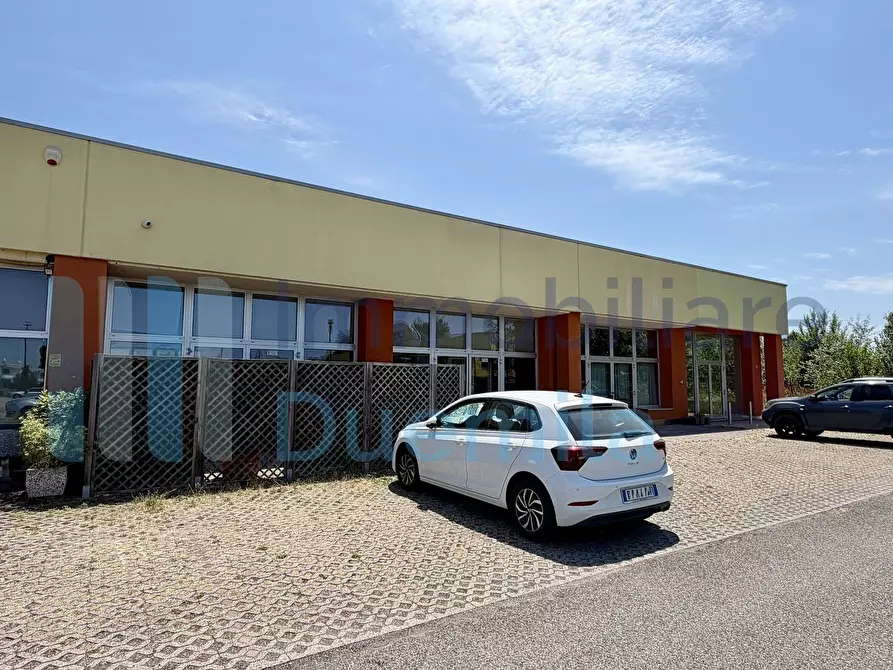 Immagine 27 di Locale commerciale in vendita  a Sant'agata Bolognese