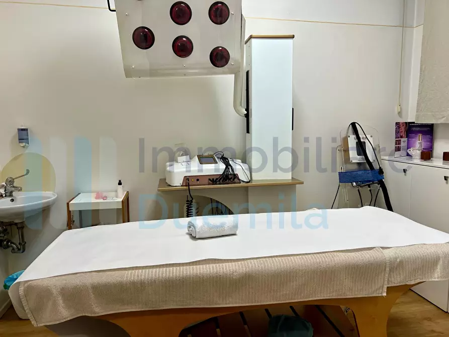 Immagine 13 di Attività artigianale in vendita  a Bologna