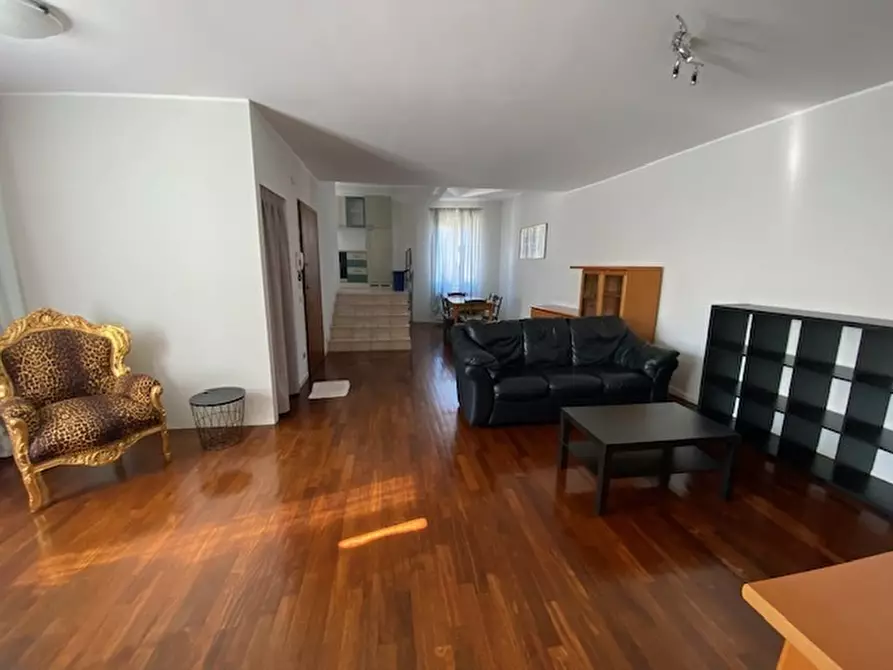 Immagine 5 di Quadrilocale in affitto  in Via Annunciata 9 a Desenzano Del Garda