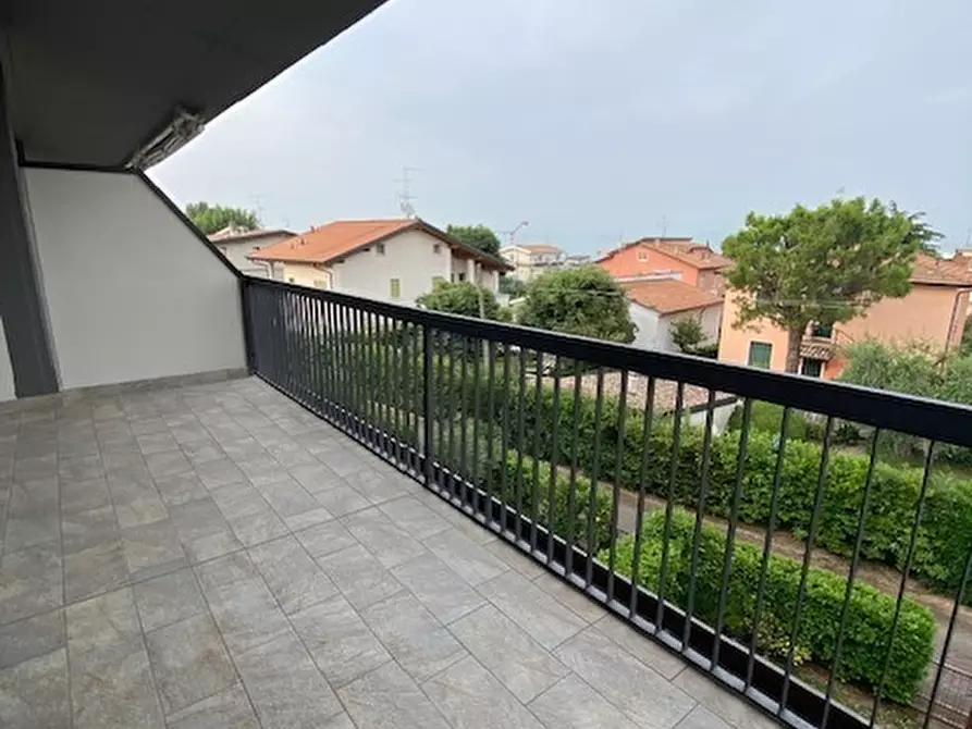 Immagine 10 di Bilocale in affitto  a Desenzano Del Garda