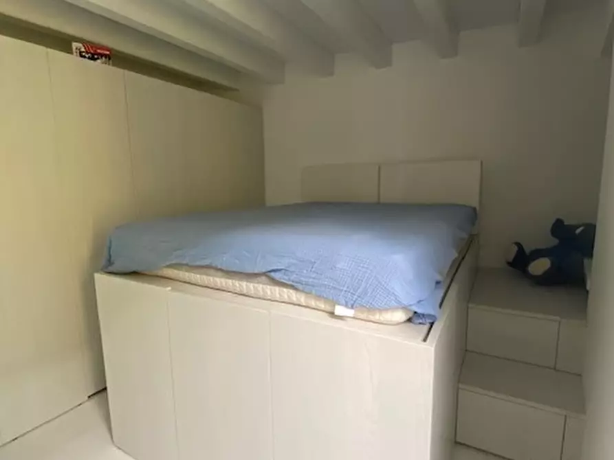 Immagine 7 di Bilocale in affitto  a Desenzano Del Garda